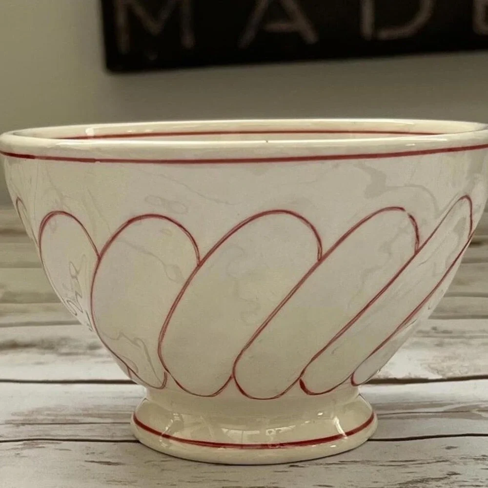 Molly Hatch Footed Bowl Cream Red Holly Christmas Swirl Ceramic 5.5in‎